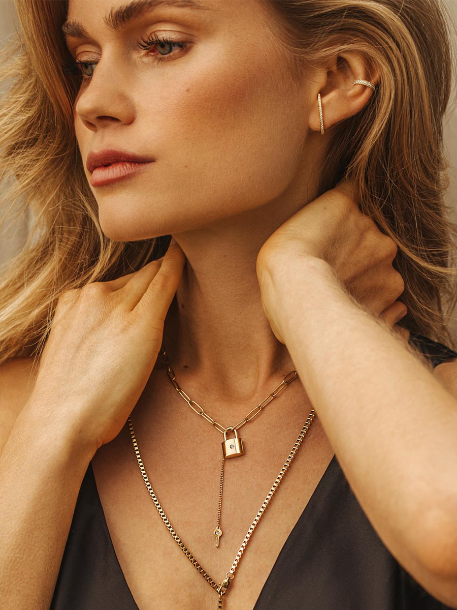 EmyriLinea Pavé StudsEmyriEarringsGold